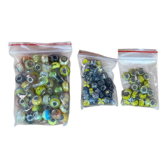 Aipridy Mermaid & Unicorn Themed Bead Box 100 Piece Jewelry Making Set - Picture 9 of 10